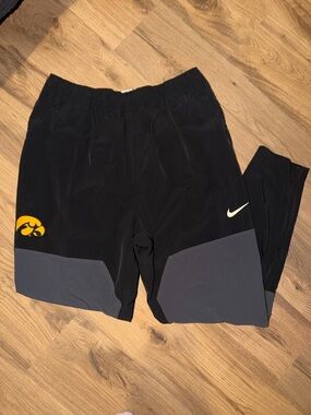 Nike Dri Fit Iowa Hawkeye Sweatpants